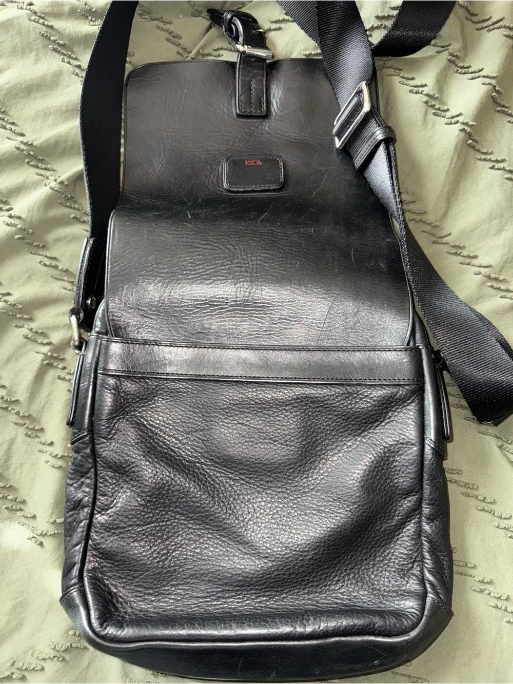 Tumi messenger crafted